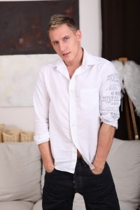 roman-western-male-escort-massage-therapist-bangkok-02